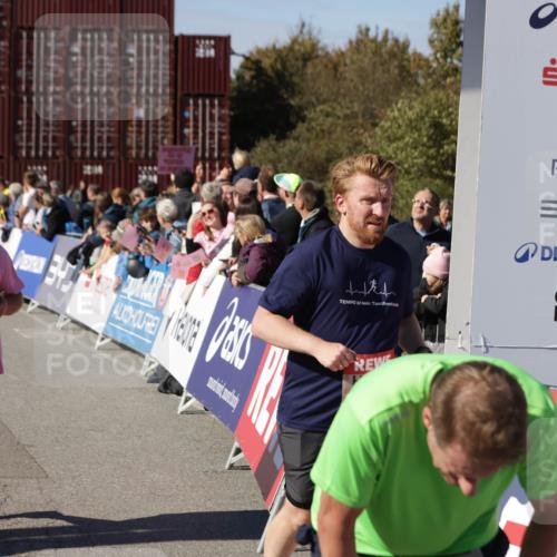 03.10.2025 - Köhlbrandbrückenlauf Jannik Wohlers http://msf.ph/oto/9097397 03.10.2025 13:21:17 Ziel 4363, 4379, 4393, 4601, 4749, 4838, 4846, 5265, 5450, 5618, 5746, 5873, 5878, 5882, 5883, 6262, 6602, 6675, 6676, 6679, 6756 meine-sportfotos.de