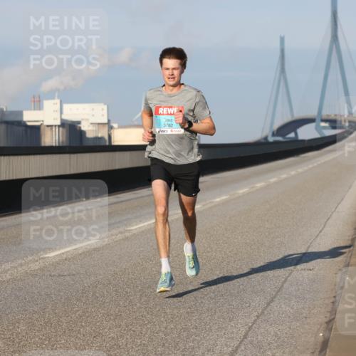 03.10.2025 - Köhlbrandbrückenlauf Lena Gebhardt http://msf.ph/oto/9097401 03.10.2025 09:33:40 Position 2 3782 meine-sportfotos.de