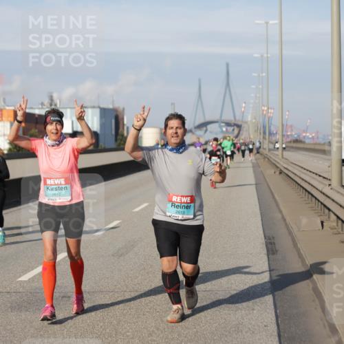 03.10.2025 - Köhlbrandbrückenlauf Jannik Wohlers http://msf.ph/oto/9097403 03.10.2025 10:18:07 Position 3 2612, 2613 meine-sportfotos.de