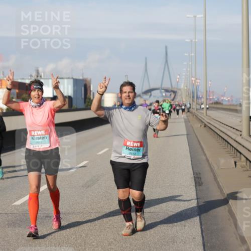 03.10.2025 - Köhlbrandbrückenlauf Jannik Wohlers http://msf.ph/oto/9097408 03.10.2025 10:18:07 Position 3 2612, 2613 meine-sportfotos.de