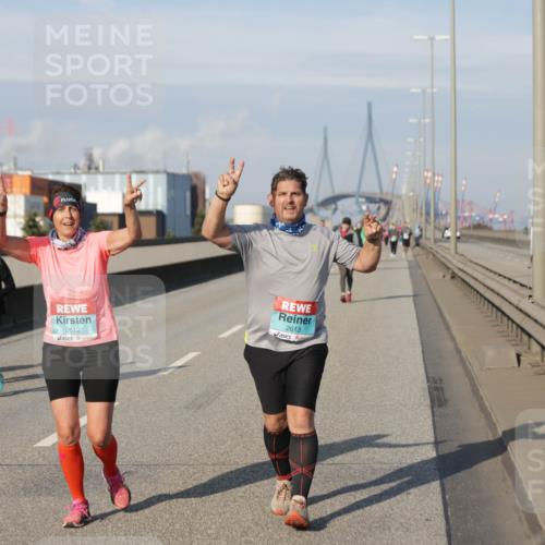 03.10.2025 - Köhlbrandbrückenlauf Jannik Wohlers http://msf.ph/oto/9097418 03.10.2025 10:18:07 Position 3 2612, 2613 meine-sportfotos.de