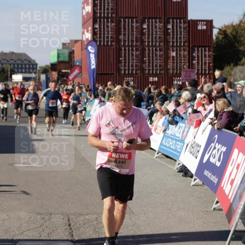03.10.2025 - Köhlbrandbrückenlauf Jannik Wohlers http://msf.ph/oto/9097420 03.10.2025 13:21:17 Ziel 4363, 4379, 4393, 4601, 4749, 4838, 4846, 5265, 5450, 5618, 5746, 5873, 5878, 5882, 5883, 6262, 6602, 6675, 6676, 6679, 6756 meine-sportfotos.de