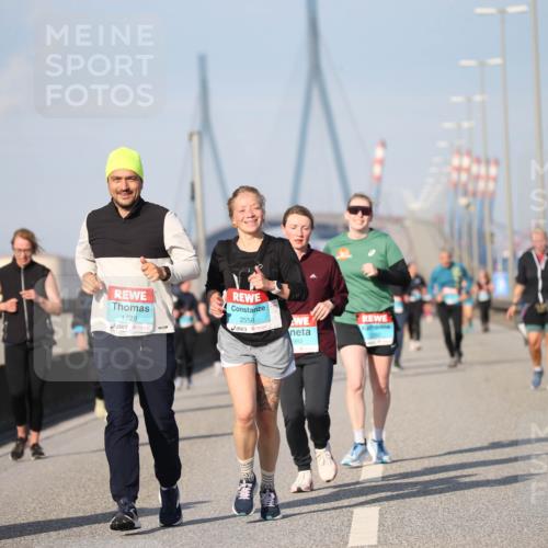 03.10.2025 - Köhlbrandbrückenlauf Jannik Wohlers http://msf.ph/oto/9097431 03.10.2025 10:16:03 Position 3 1729, 2558, 982 meine-sportfotos.de