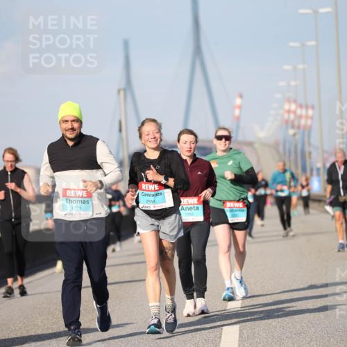 03.10.2025 - Köhlbrandbrückenlauf Jannik Wohlers http://msf.ph/oto/9097436 03.10.2025 10:16:03 Position 3 1729, 2558, 1982 meine-sportfotos.de