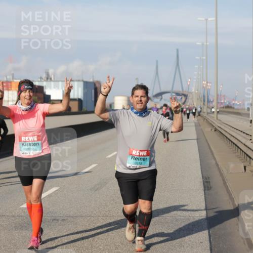 03.10.2025 - Köhlbrandbrückenlauf Jannik Wohlers http://msf.ph/oto/9097437 03.10.2025 10:18:07 Position 3 2612, 2613 meine-sportfotos.de