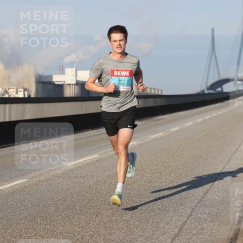 03.10.2025 - Köhlbrandbrückenlauf Lena Gebhardt http://msf.ph/oto/9097438 03.10.2025 09:33:40 Position 2 3782 meine-sportfotos.de