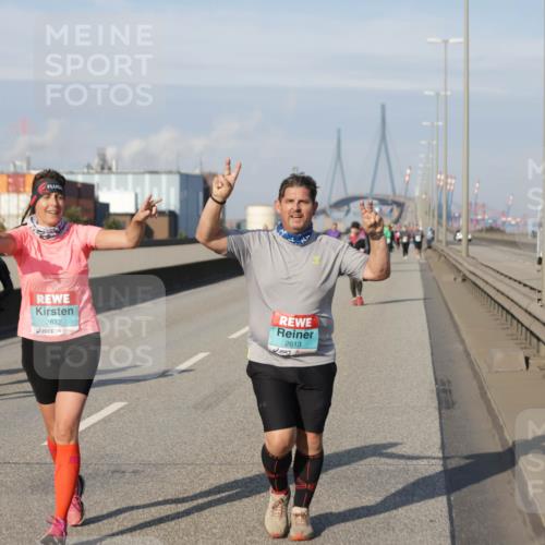 03.10.2025 - Köhlbrandbrückenlauf Jannik Wohlers http://msf.ph/oto/9097442 03.10.2025 10:18:07 Position 3 2612, 2613 meine-sportfotos.de