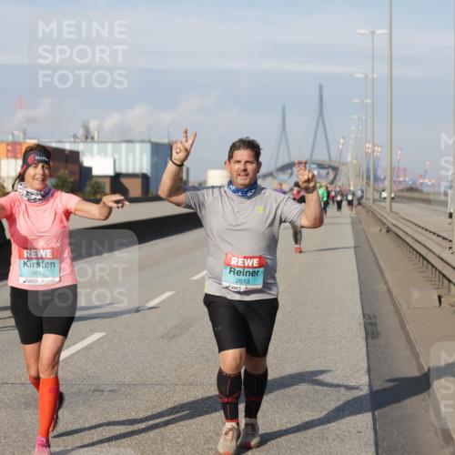 03.10.2025 - Köhlbrandbrückenlauf Jannik Wohlers http://msf.ph/oto/9097447 03.10.2025 10:18:07 Position 3 2612, 2613 meine-sportfotos.de