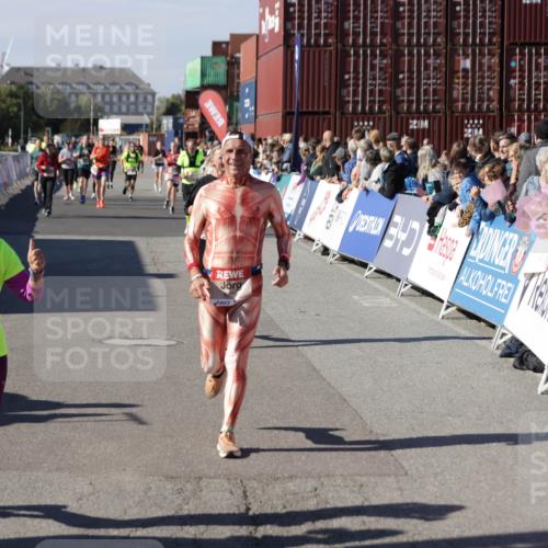 03.10.2025 - Köhlbrandbrückenlauf Jannik Wohlers http://msf.ph/oto/9097449 03.10.2025 13:22:24 Ziel 4239, 5072, 5235, 5272, 5400, 5401, 5720, 5851, 5929, 6188, 6531 meine-sportfotos.de