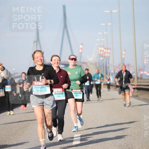 03.10.2025 - Köhlbrandbrückenlauf Jannik Wohlers http://msf.ph/oto/9097452 03.10.2025 10:16:05 Position 3 1729, 2558, 1982, 2260 meine-sportfotos.de