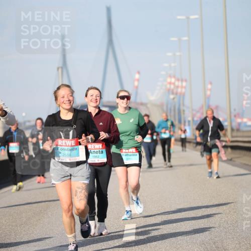 03.10.2025 - Köhlbrandbrückenlauf Jannik Wohlers http://msf.ph/oto/9097456 03.10.2025 10:16:05 Position 3 1729, 2558, 1982, 2260 meine-sportfotos.de