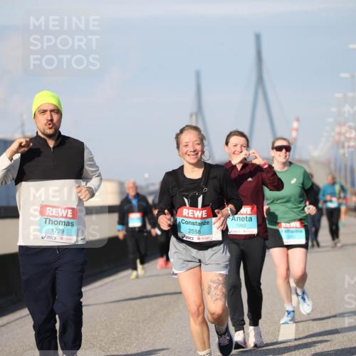 03.10.2025 - Köhlbrandbrückenlauf Jannik Wohlers http://msf.ph/oto/9097463 03.10.2025 10:16:05 Position 3 1729, 2558, 1982 meine-sportfotos.de