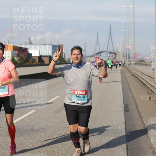 03.10.2025 - Köhlbrandbrückenlauf Jannik Wohlers http://msf.ph/oto/9097465 03.10.2025 10:18:07 Position 3 2612, 2613 meine-sportfotos.de