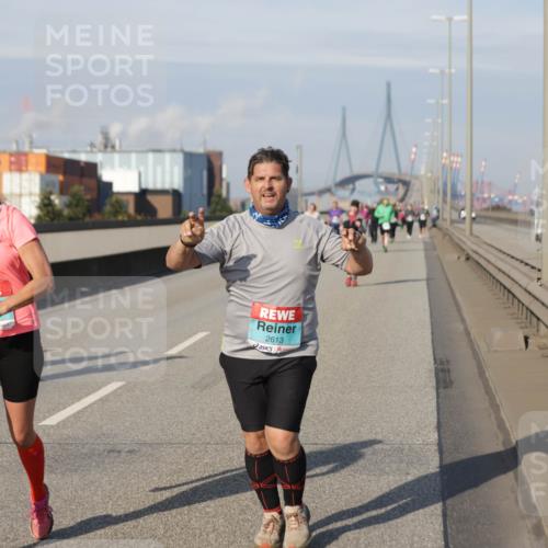03.10.2025 - Köhlbrandbrückenlauf Jannik Wohlers http://msf.ph/oto/9097470 03.10.2025 10:18:07 Position 3 2613 meine-sportfotos.de