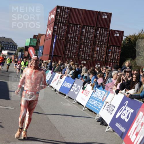 03.10.2025 - Köhlbrandbrückenlauf Jannik Wohlers http://msf.ph/oto/9097472 03.10.2025 13:22:24 Ziel 4239, 5072, 5235, 5272, 5400, 5401, 5720, 5851, 5929, 6188, 6531 meine-sportfotos.de