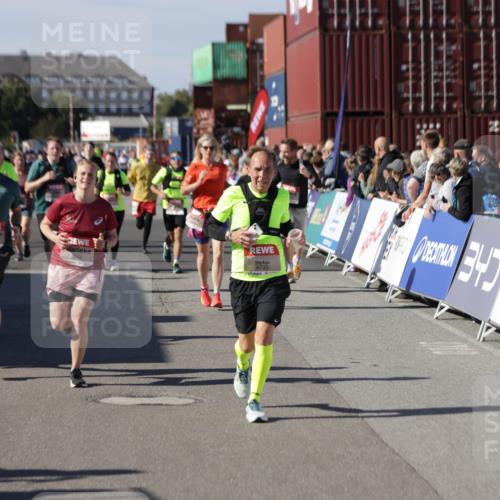 03.10.2025 - Köhlbrandbrückenlauf Jannik Wohlers http://msf.ph/oto/9097479 03.10.2025 13:22:31 Ziel 4481, 4482, 4508, 5213, 5214, 5272, 5839, 5851, 5929, 5982, 6188, 6300, 6413, 6733 meine-sportfotos.de