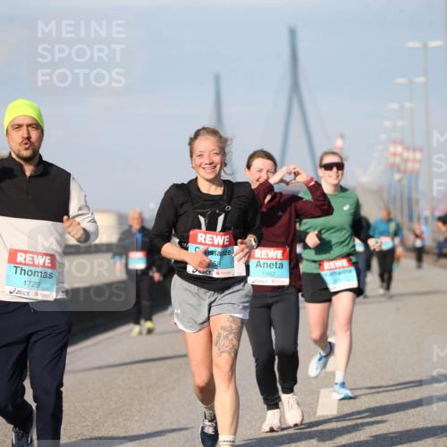 03.10.2025 - Köhlbrandbrückenlauf Jannik Wohlers http://msf.ph/oto/9097481 03.10.2025 10:16:06 Position 3 1729, 458, 1982 meine-sportfotos.de