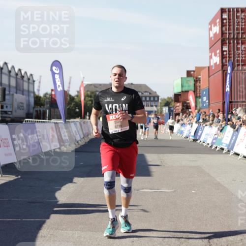 03.10.2025 - Köhlbrandbrückenlauf Jannik Wohlers http://msf.ph/oto/9097493 03.10.2025 12:56:02 Ziel 5966, 6778 meine-sportfotos.de
