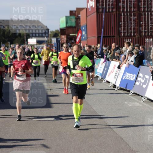 03.10.2025 - Köhlbrandbrückenlauf Jannik Wohlers http://msf.ph/oto/9097523 03.10.2025 13:22:31 Ziel 4481, 4482, 4508, 5213, 5214, 5272, 5839, 5851, 5929, 5982, 6188, 6300, 6413, 6733 meine-sportfotos.de