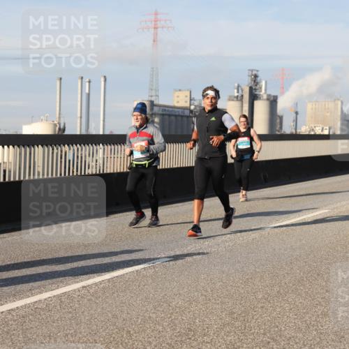 03.10.2025 - Köhlbrandbrückenlauf Lena Gebhardt http://msf.ph/oto/9097533 03.10.2025 10:10:15 Position 2  meine-sportfotos.de