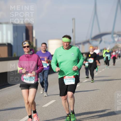 03.10.2025 - Köhlbrandbrückenlauf Jannik Wohlers http://msf.ph/oto/9097540 03.10.2025 10:18:26 Position 3 2479, 2839 meine-sportfotos.de