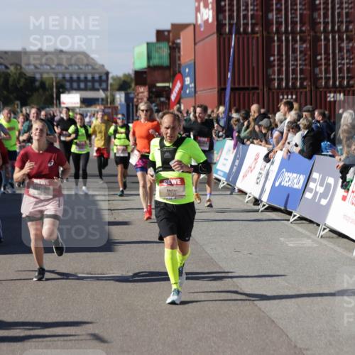 03.10.2025 - Köhlbrandbrückenlauf Jannik Wohlers http://msf.ph/oto/9097541 03.10.2025 13:22:31 Ziel 4481, 4482, 4508, 5213, 5214, 5272, 5839, 5851, 5929, 5982, 6188, 6300, 6413, 6733 meine-sportfotos.de