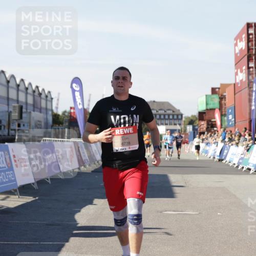 03.10.2025 - Köhlbrandbrückenlauf Jannik Wohlers http://msf.ph/oto/9097545 03.10.2025 12:56:03 Ziel 4041, 5966, 6778 meine-sportfotos.de