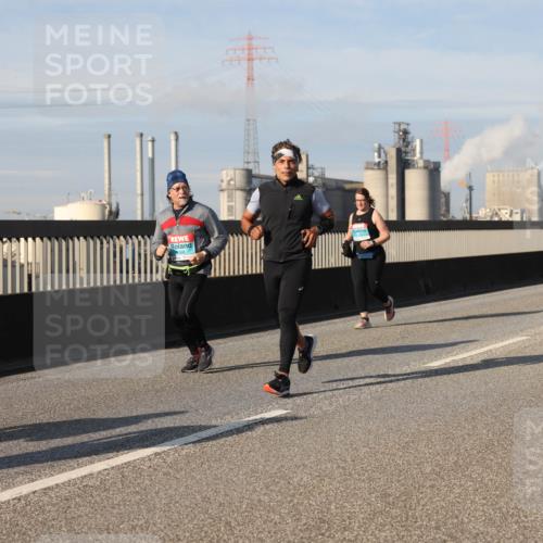 03.10.2025 - Köhlbrandbrückenlauf Lena Gebhardt http://msf.ph/oto/9097546 03.10.2025 10:10:15 Position 2  meine-sportfotos.de
