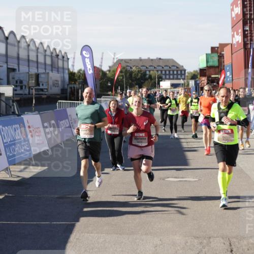 03.10.2025 - Köhlbrandbrückenlauf Jannik Wohlers http://msf.ph/oto/9097548 03.10.2025 13:22:32 Ziel 4481, 4482, 4508, 5122, 5125, 5213, 5214, 5272, 5839, 5851, 5928, 5929, 5933, 5982, 6188, 6300, 6413, 6733 meine-sportfotos.de