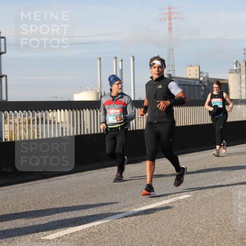 03.10.2025 - Köhlbrandbrückenlauf Lena Gebhardt http://msf.ph/oto/9097555 03.10.2025 10:10:15 Position 2  meine-sportfotos.de