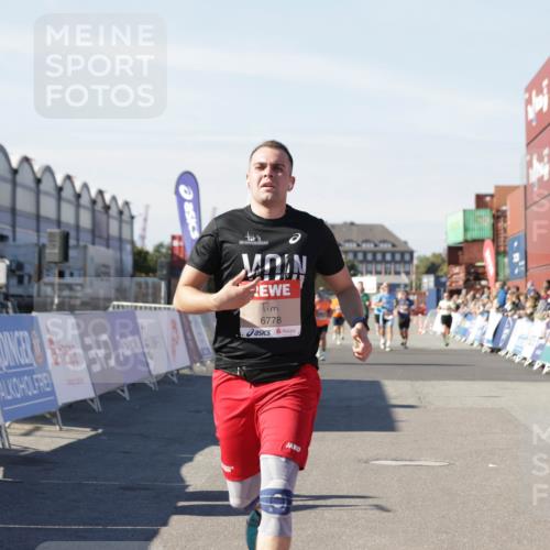 03.10.2025 - Köhlbrandbrückenlauf Jannik Wohlers http://msf.ph/oto/9097568 03.10.2025 12:56:03 Ziel 4041, 5966, 6778 meine-sportfotos.de