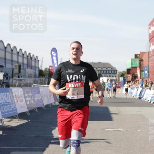03.10.2025 - Köhlbrandbrückenlauf Jannik Wohlers http://msf.ph/oto/9097578 03.10.2025 12:56:03 Ziel 4041, 5966, 6778 meine-sportfotos.de
