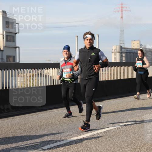 03.10.2025 - Köhlbrandbrückenlauf Lena Gebhardt http://msf.ph/oto/9097579 03.10.2025 10:10:16 Position 2  meine-sportfotos.de