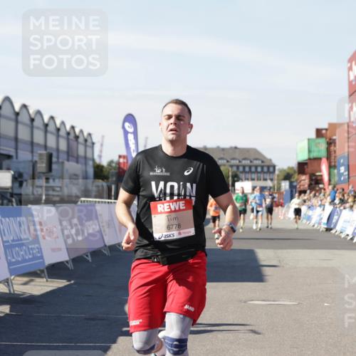 03.10.2025 - Köhlbrandbrückenlauf Jannik Wohlers http://msf.ph/oto/9097588 03.10.2025 12:56:03 Ziel 4041, 5966, 6778 meine-sportfotos.de