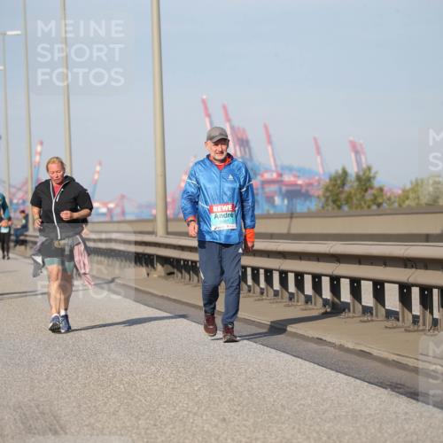 03.10.2025 - Köhlbrandbrückenlauf Jannik Wohlers http://msf.ph/oto/9097591 03.10.2025 10:16:11 Position 3 2487 meine-sportfotos.de