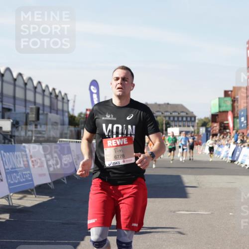 03.10.2025 - Köhlbrandbrückenlauf Jannik Wohlers http://msf.ph/oto/9097598 03.10.2025 12:56:03 Ziel 4041, 5966, 6778 meine-sportfotos.de