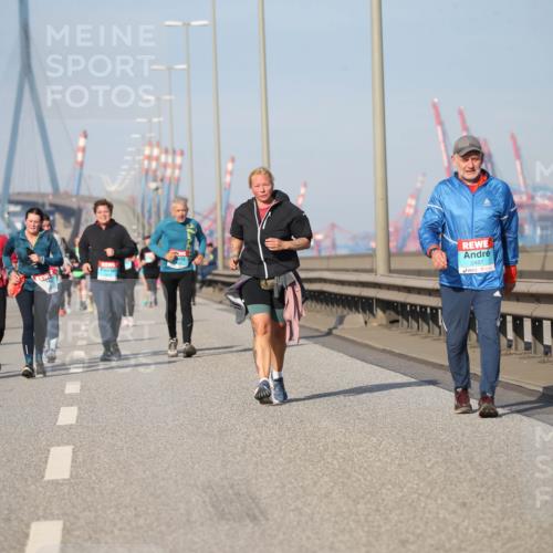 03.10.2025 - Köhlbrandbrückenlauf Jannik Wohlers http://msf.ph/oto/9097604 03.10.2025 10:16:12 Position 3 2487 meine-sportfotos.de