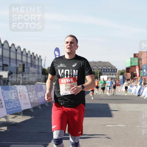 03.10.2025 - Köhlbrandbrückenlauf Jannik Wohlers http://msf.ph/oto/9097605 03.10.2025 12:56:03 Ziel 4041, 5966, 6778 meine-sportfotos.de