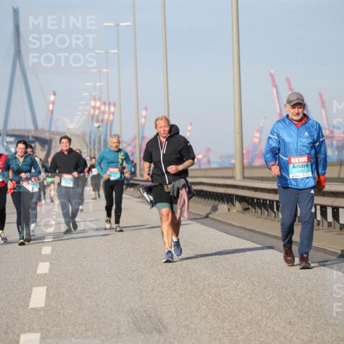 03.10.2025 - Köhlbrandbrückenlauf Jannik Wohlers http://msf.ph/oto/9097609 03.10.2025 10:16:12 Position 3 2487 meine-sportfotos.de