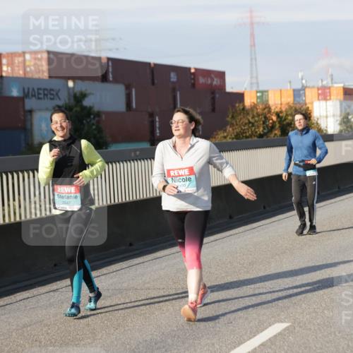 03.10.2025 - Köhlbrandbrückenlauf Jannik Wohlers http://msf.ph/oto/9097610 03.10.2025 10:18:28 Position 3 2547, 199, 279 meine-sportfotos.de