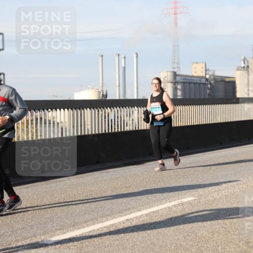 03.10.2025 - Köhlbrandbrückenlauf Lena Gebhardt http://msf.ph/oto/9097630 03.10.2025 10:10:16 Position 2 3388, 2871 meine-sportfotos.de