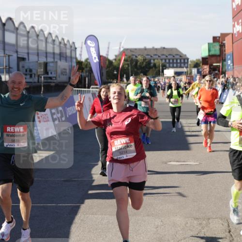 03.10.2025 - Köhlbrandbrückenlauf Jannik Wohlers http://msf.ph/oto/9097639 03.10.2025 13:22:33 Ziel 4481, 4482, 4508, 5122, 5125, 5167, 5213, 5214, 5272, 5675, 5839, 5851, 5928, 5929, 5933, 5982, 6188, 6300, 6413, 6733 meine-sportfotos.de