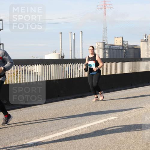 03.10.2025 - Köhlbrandbrückenlauf Lena Gebhardt http://msf.ph/oto/9097642 03.10.2025 10:10:17 Position 2  meine-sportfotos.de