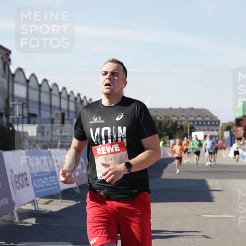 03.10.2025 - Köhlbrandbrückenlauf Jannik Wohlers http://msf.ph/oto/9097643 03.10.2025 12:56:03 Ziel 4041, 5966, 6778 meine-sportfotos.de
