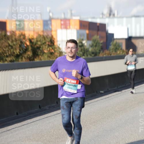 03.10.2025 - Köhlbrandbrückenlauf Jannik Wohlers http://msf.ph/oto/9097648 03.10.2025 10:18:33 Position 3 2988 meine-sportfotos.de