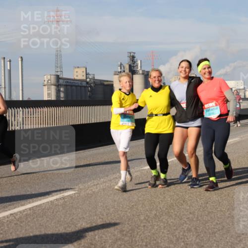 03.10.2025 - Köhlbrandbrückenlauf Lena Gebhardt http://msf.ph/oto/9097663 03.10.2025 10:10:17 Position 2  meine-sportfotos.de