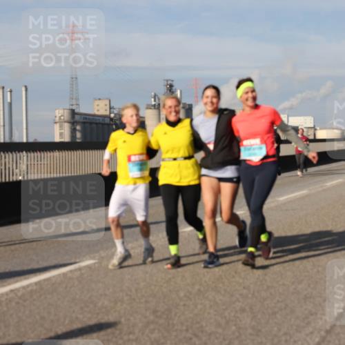 03.10.2025 - Köhlbrandbrückenlauf Lena Gebhardt http://msf.ph/oto/9097678 03.10.2025 10:10:17 Position 2  meine-sportfotos.de