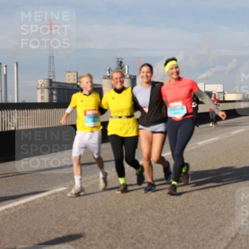 03.10.2025 - Köhlbrandbrückenlauf Lena Gebhardt http://msf.ph/oto/9097684 03.10.2025 10:10:17 Position 2  meine-sportfotos.de