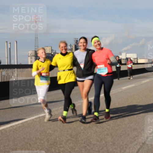 03.10.2025 - Köhlbrandbrückenlauf Lena Gebhardt http://msf.ph/oto/9097694 03.10.2025 10:10:18 Position 2  meine-sportfotos.de