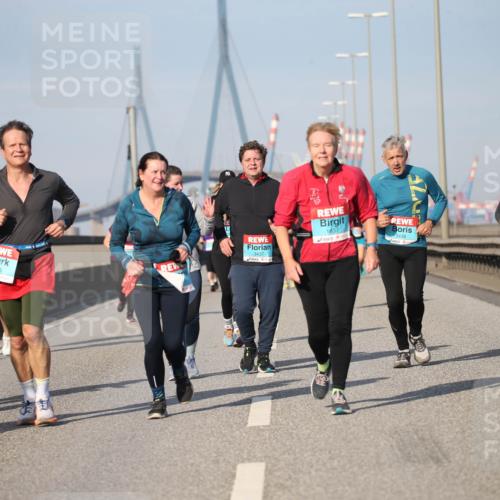 03.10.2025 - Köhlbrandbrückenlauf Jannik Wohlers http://msf.ph/oto/9097698 03.10.2025 10:16:19 Position 3 1256, 1837, 3437, 3438 meine-sportfotos.de